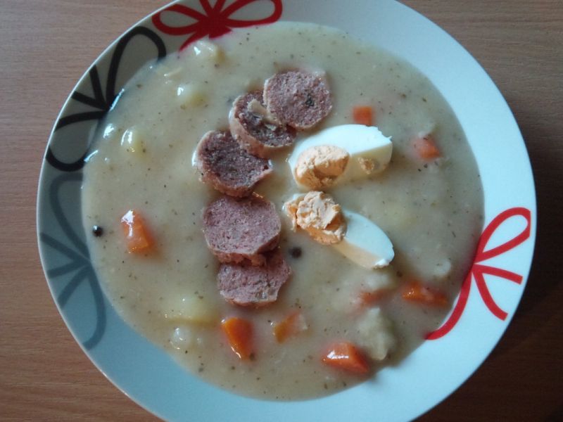 Żurek z białą, jajkiem i chrzanem Żurek z białą, jajkiem i chrzanem