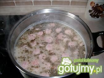 Żurek z białą kiełbasą i boczkiem Żurek z białą kiełbasą i boczkiem