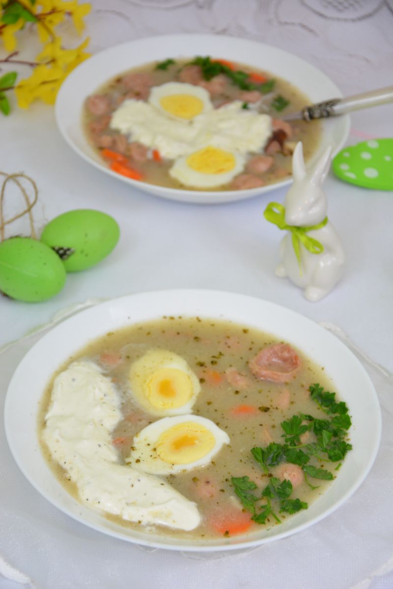 Żurek z bitą śmietaną z chrzanem i pieprzem