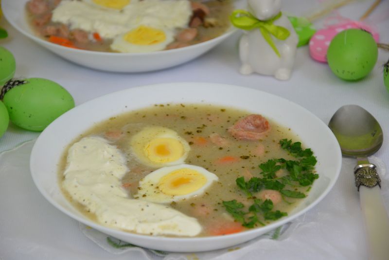 Żurek z bitą śmietaną z chrzanem i pieprzem