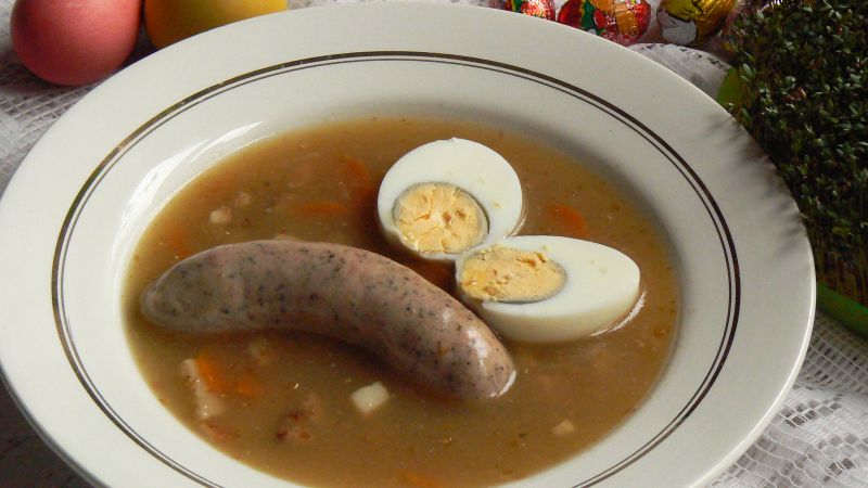 Żurek z boczkiem i biała kiełbasą