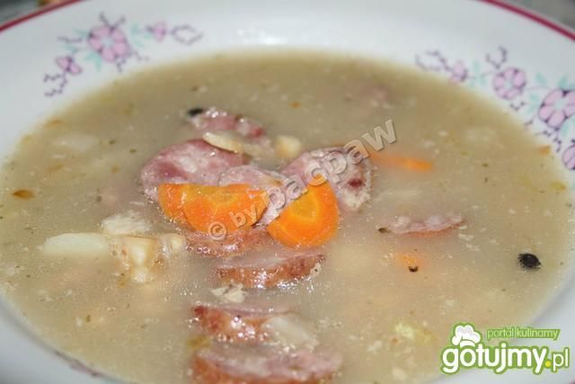 Żurek  z dużą ilością kiełbasy