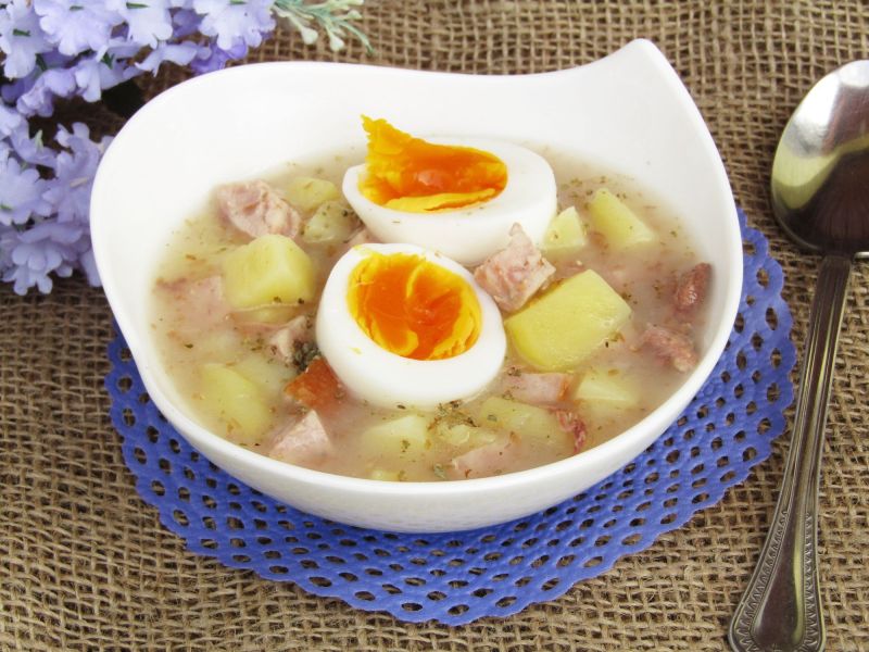 Żurek z jajkiem i wędliną Żurek z jajkiem i wędliną