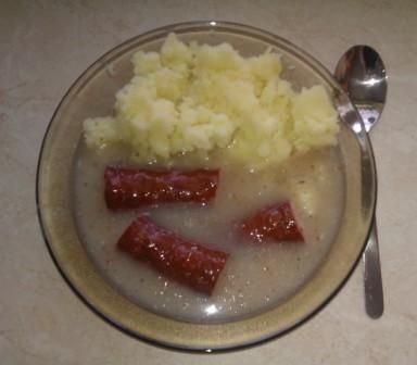 Żurek z kiełbasą i ziemniakami