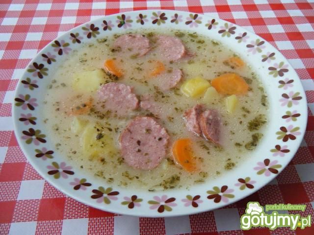 Żurek z kiełbasą i ziemniakami 