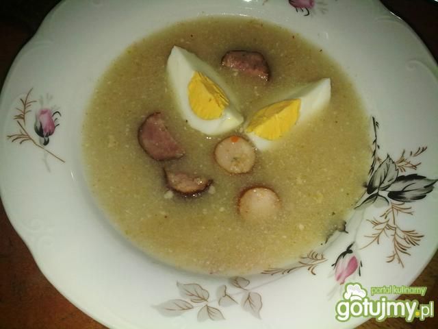 Żurek z kiełbaską i jajkiem 