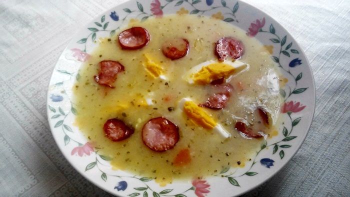 Żurek z kiełbaską i jajkiem