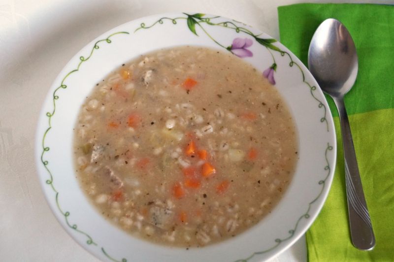 Żurek z pęczakiem i białą kiełbasą Żurek z pęczakiem i białą kiełbasą