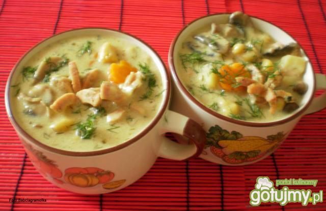 Żurek  z pieczarkami na białej kiełbasie