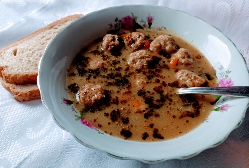 Żurek z pulpecikami