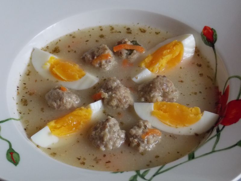 Żurek z pulpecikami i jajkiem Żurek z pulpecikami i jajkiem