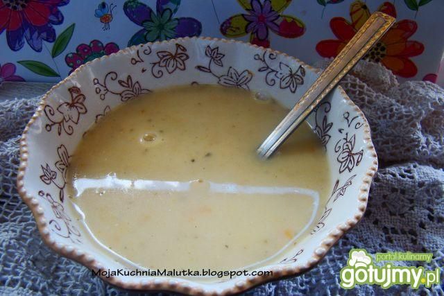 Żurek z wędzonką na kwasie z ogórków 