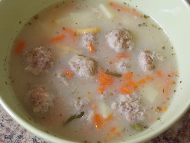 Żurek z ziemniakami na pulpecikach