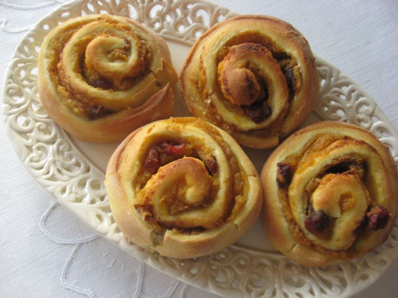 Zwijane bułeczki z marmoladą