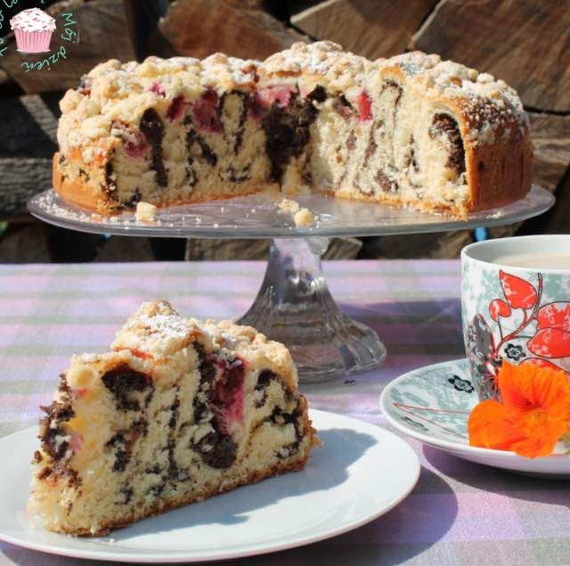 Zwijane ciasto drożdżowe z makiem i śliwkami