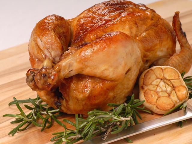 Zwyczajny pieczony kurczak