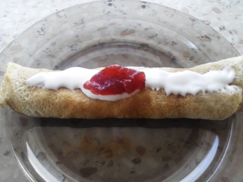 Zwykłe naleśniki z dżemem