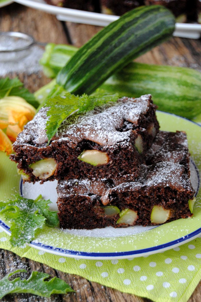 Żytnie brownie z cukinią