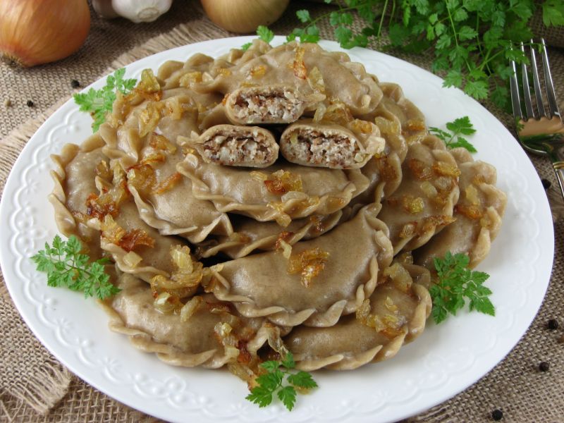 Żytnie pierogi z kaszą gryczaną i białym serem