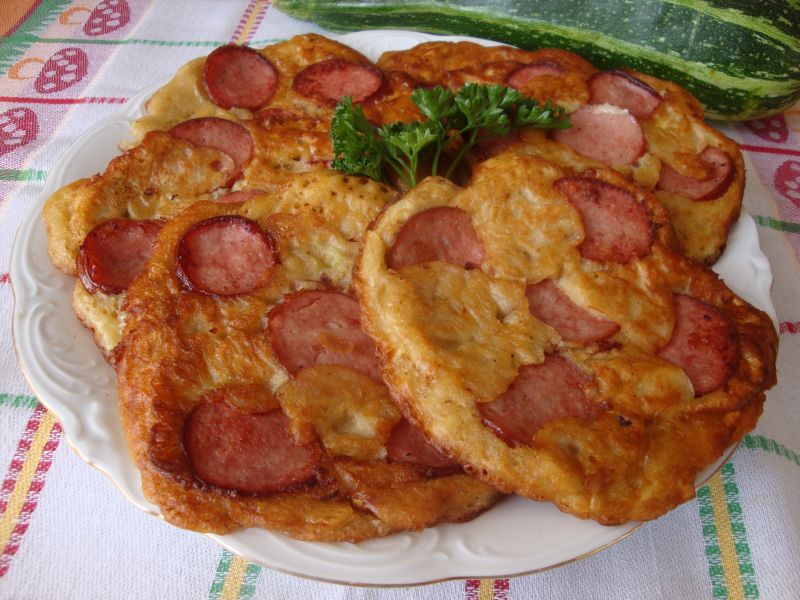 Żytnie placuszki z kiełbasą
