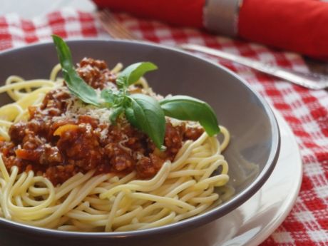 Przepis na sos do spaghetti z przecieru pomidorowego