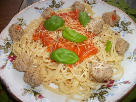 Przepis na spaghetti z sosem pomidorowym