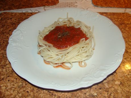 Spaghetti z sosem