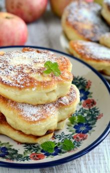 Puszyste racuchy z jabłkami