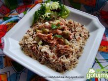 3 kolorowy ryż z tuńczykiem i oliwkami 