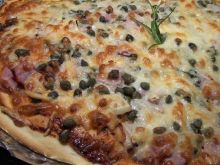 Przepis na pizzę z kaparami