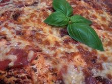 Przepis na pizzę z salami