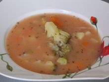 Zupa brokułowa z kapustą i pomidorami