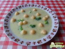 Brokułowa zupa krem z groszkiem ptysiowy