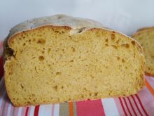 Chleb na zakwasie z dynią i maślanką