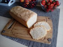 Chleb pszenny na żytnim zakwasie z keksówki