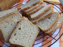 Chleb pszenny z mieloną ciecierzycą na zakwasie 