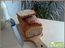 Chleb z nutką miodu i orzechów na zakwas