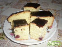 Ciasto biszkoptowe z czereśniami