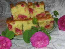 Ciasto z truskawkami i rabarbarem 