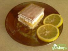 Cytrynowe ciasto z lukrem