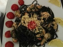 Czarne spaghetti z krewetkami 