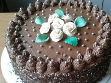 Czekoladowy tort urodzinowy 