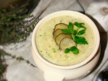 Delikatna zupa ogórkowa (na bazie białych warzyw)