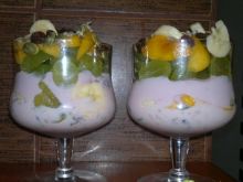 Dietetyczny deser owocowo-jogurtowy