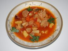 Domowa zupa gulaszowa