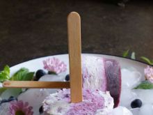 Domowe lody jogurtowo-borówkowe bez jajek