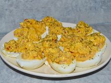 Jajka faszerowane kabanosami