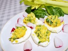 Faszerowane jajka ze szpinakiem i selerem naciowym