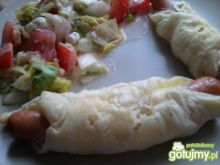 Francuskie hot dogi z serem i sałatką