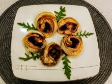 Francuskie ślimaczki z szynką i pieczarkami